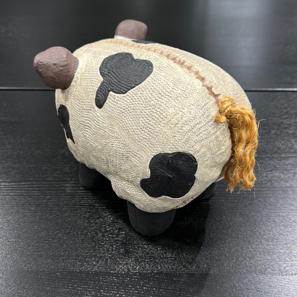 Stitched Burlap Effect Ceramic Pig Statue - Picture 5 of 12